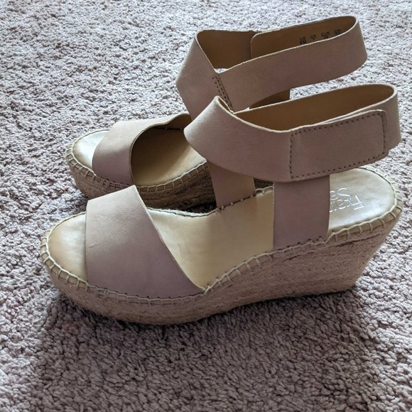Nude Wedges - Picture 4 of 5